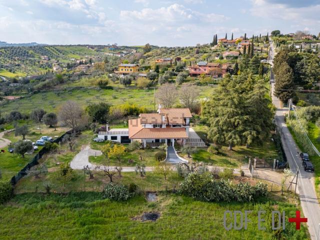 Villetta bifamiliare in vendita di 490 m² in Via di Santo Isidoro