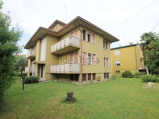 Villetta bifamiliare in vendita di 495 m² in Via delle Ceramiche, 67
