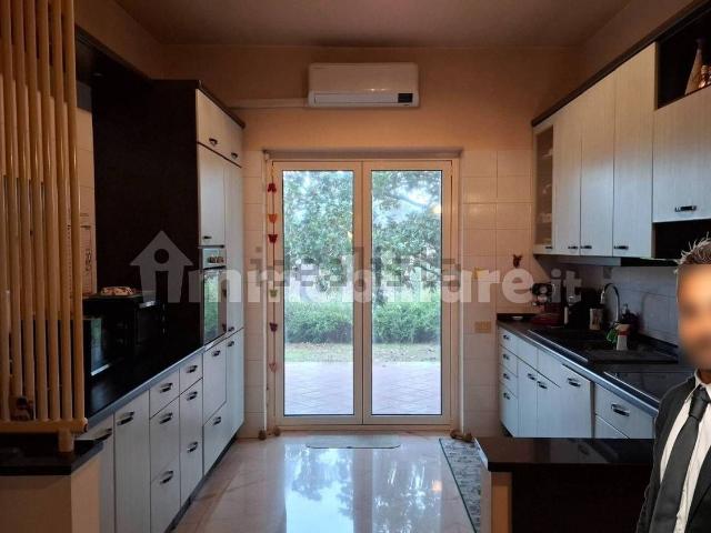 Villetta bifamiliare in vendita di 499 m² in Via Ambrogio Baldo Soldani, 27