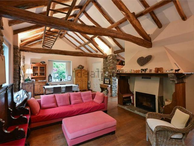 Villetta bifamiliare in vendita di 403 m² in Via Risorgimento, 5