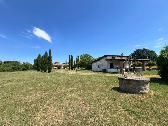Villetta bifamiliare in vendita di 400 m² in Strada San Janni