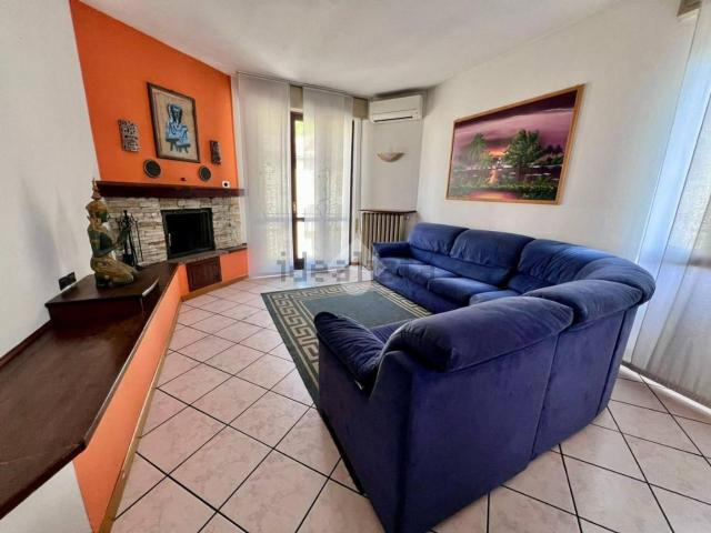 Villetta bifamiliare in vendita di 400 m² in Via Vittoria