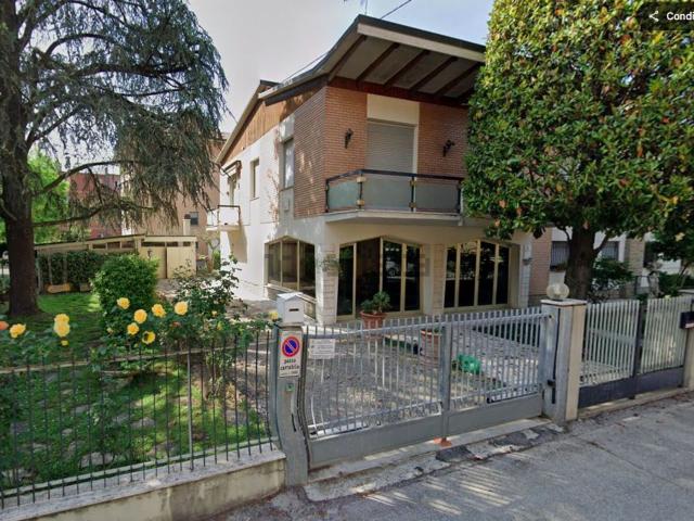 Villetta bifamiliare in vendita di 400 m² in Via D. Alighieri, 26