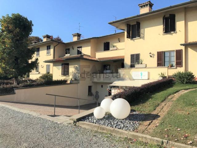 Villetta bifamiliare in vendita di 400 m² in Via dei Patrioti, 33
