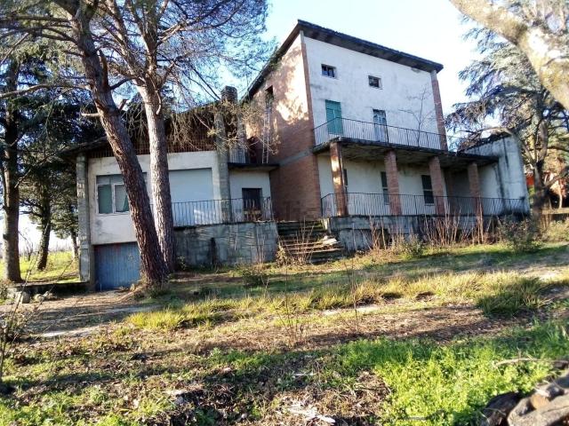 Villetta bifamiliare in vendita di 400 m² in Via del Tesoro, 7