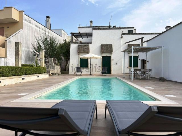 Villetta bifamiliare in vendita di 400 m² in Via Edmondo de Amicis