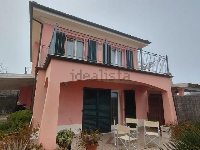Villetta bifamiliare in vendita di 400 m² in Via Jesi