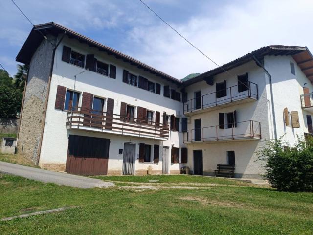 Villetta bifamiliare in vendita di 400 m² in Via Morzanch, 3