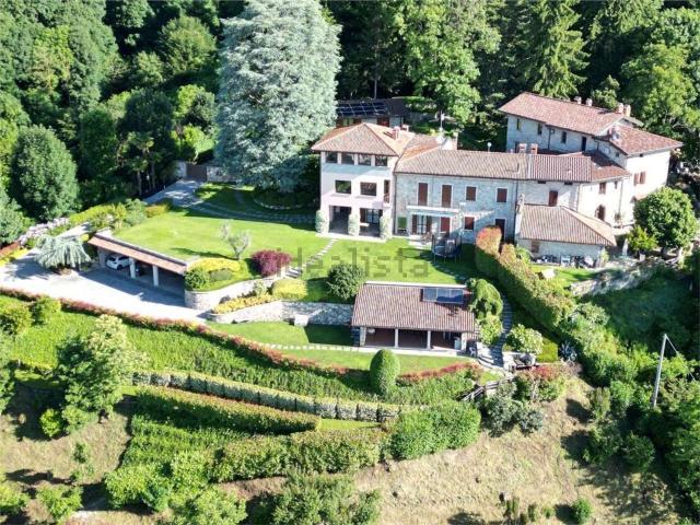 Villetta bifamiliare in vendita di 400 m² in Via Partigiana, 8