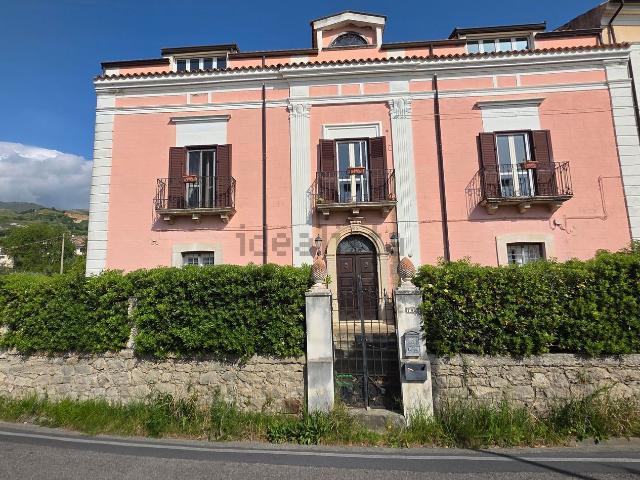 Villetta bifamiliare in vendita di 400 m² in Via Pollella