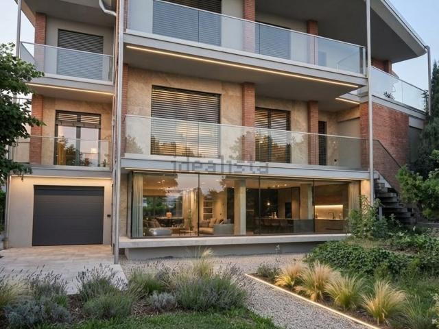 Villetta bifamiliare in vendita di 400 m² in Via Roma, 11