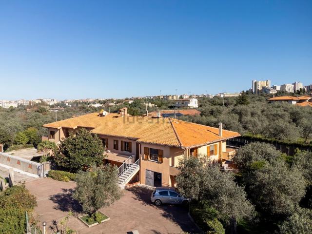 Villetta bifamiliare in vendita di 400 m² in Via San Simplicio