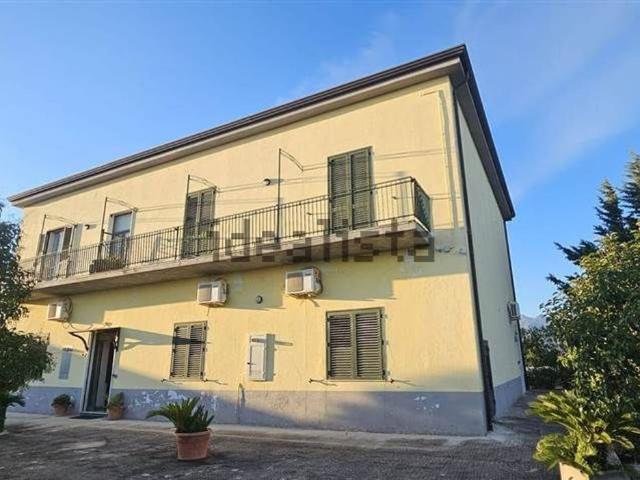 Villetta bifamiliare in vendita di 400 m² in Via Sorame