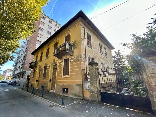 Villetta bifamiliare in vendita di 400 m² in Viale Aurelio Saffi, 58