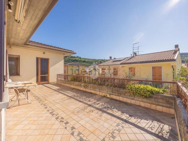 Villetta bifamiliare in vendita di 400 m² in Viale Verona, 19