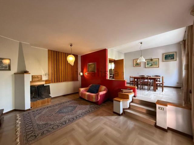 Villetta bifamiliare in vendita di 400 m²