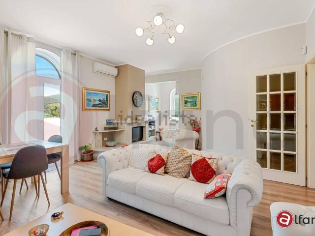 Villetta bifamiliare in vendita di 407 m² in Via dell&apos Acqua Zolfa, 11