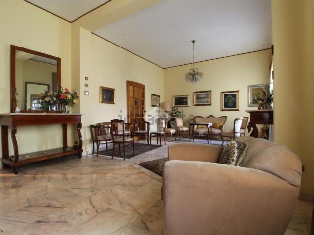 Villetta bifamiliare in vendita di 408 m² in Via Santa Rita, 1