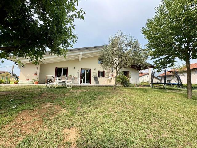 Villetta bifamiliare in vendita di 409 m²