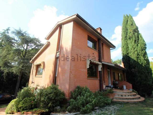 Villetta bifamiliare in vendita di 410 m² in Strada del Petriccio e Belriguardo
