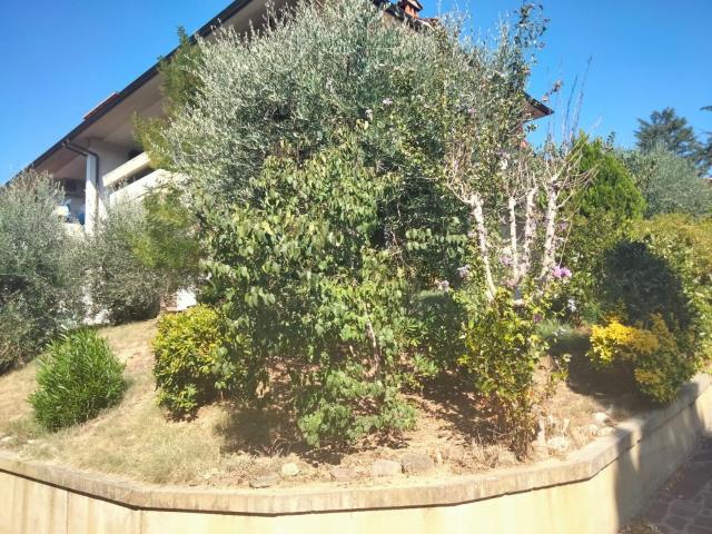 Villetta bifamiliare in vendita di 410 m² in Via Monte Rosa, 21