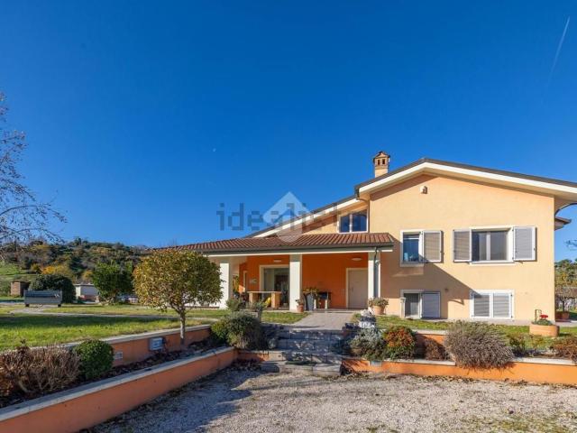 Villetta bifamiliare in vendita di 410 m² in Via Rio Marano, 1310