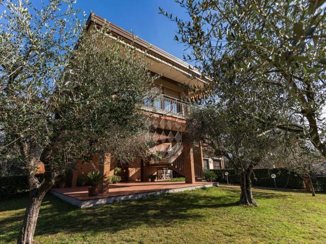 Villetta bifamiliare in vendita di 410 m²