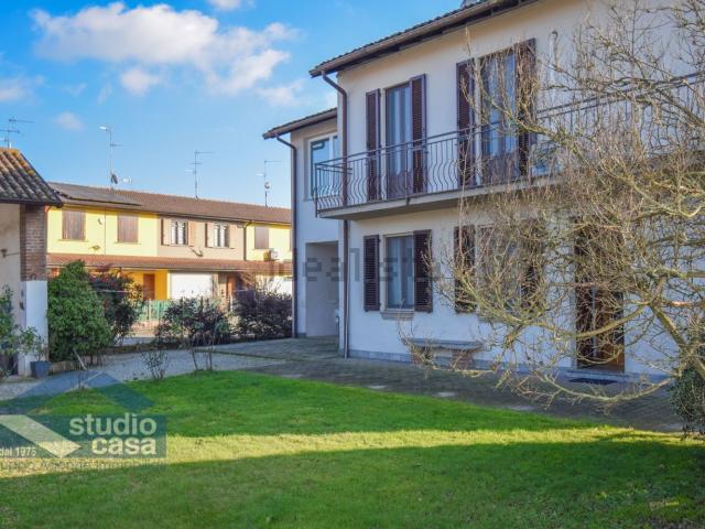 Villetta bifamiliare in vendita di 412 m² in Via Giacomo Matteotti, 47