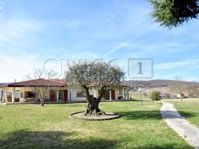 Villetta bifamiliare in vendita di 417 m² in Via Alessandro Manzoni, 21