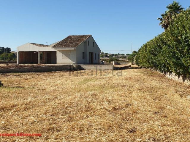 Villetta bifamiliare in vendita di 415 m² in Contrada Sant&apos Elena Pizzilli