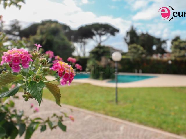 Villetta bifamiliare in vendita di 415 m² in Via delle Margherite, 3