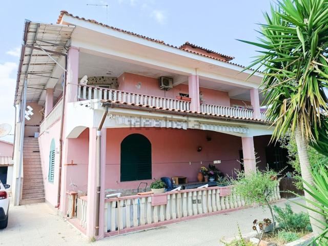 Villetta bifamiliare in vendita di 416 m² in Via Adria, 6