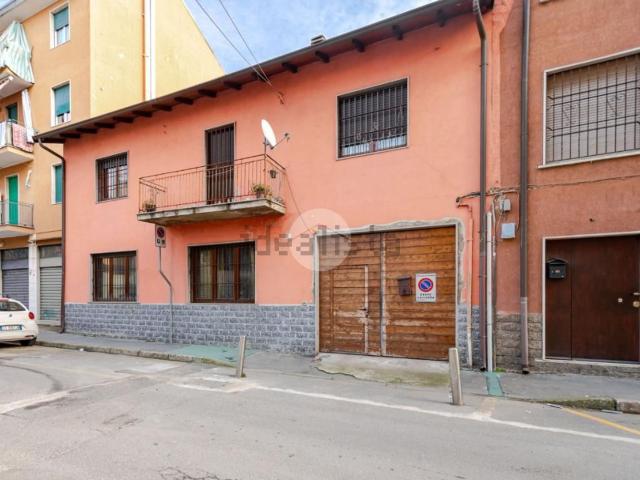 Villetta bifamiliare in vendita di 418 m² in Via Cividale, 17