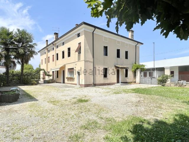 Villetta bifamiliare in vendita di 419 m² in Via Risorgimento, 83