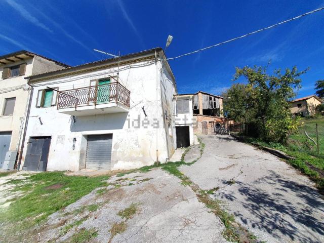 Villetta bifamiliare in vendita di 420 m² in Frazione Moscano