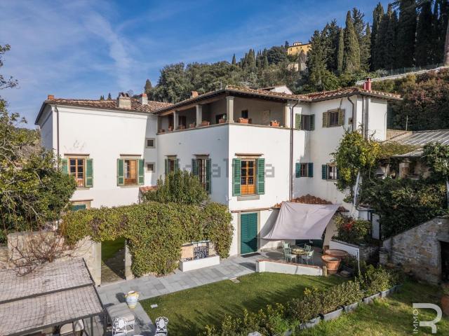 Villetta bifamiliare in vendita di 420 m² in Strada Provinciale 54 dei Bosconi