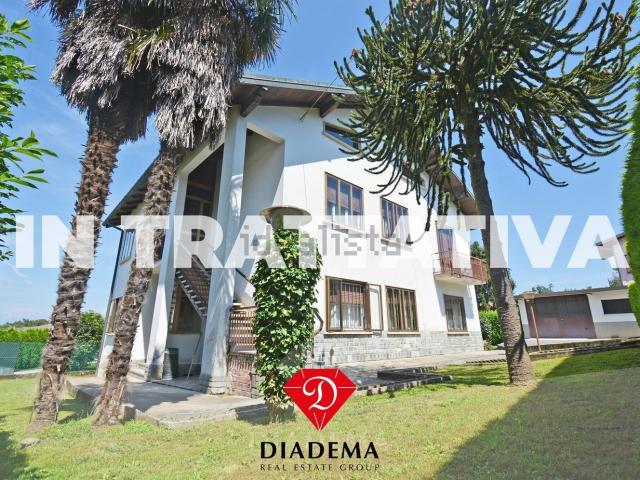 Villetta bifamiliare in vendita di 420 m² in Via A. Manzoni, 37