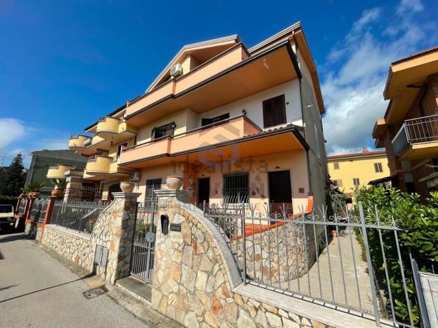 Villetta bifamiliare in vendita di 420 m² in Via Giacomo Matteotti