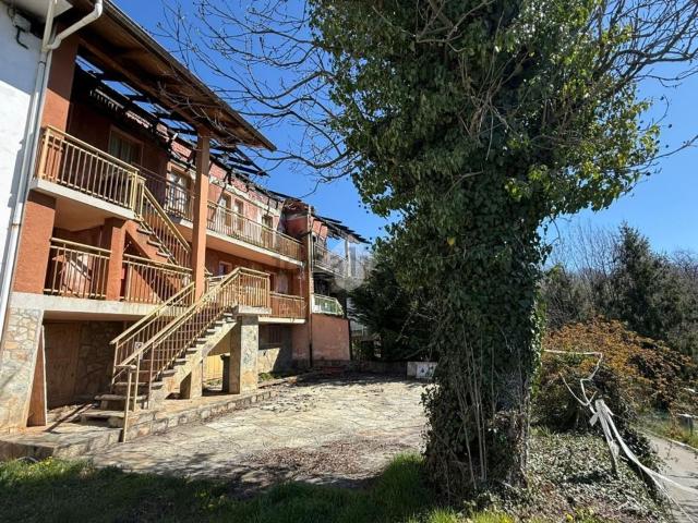 Villetta bifamiliare in vendita di 420 m²