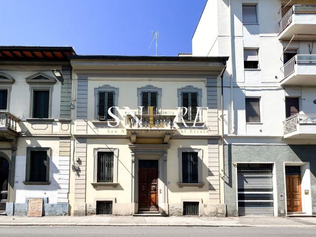 Villetta bifamiliare in vendita di 427 m² in Via di Rusciano