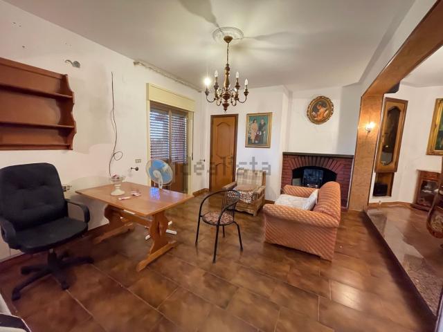 Villetta bifamiliare in vendita di 428 m² in Contrada serra dei ladroni