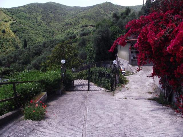 Villetta bifamiliare in vendita di 430 m² in Strada Sen. E. Marsaglia