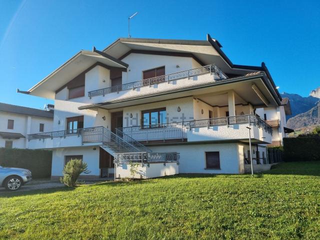 Villetta bifamiliare in vendita di 430 m² in Via del Cimitero, 12