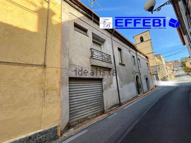 Villetta bifamiliare in vendita di 430 m² in Via Roma, 13