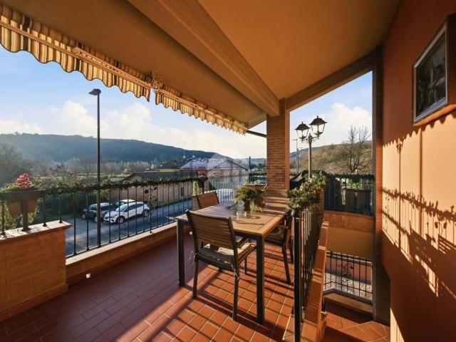 Villetta bifamiliare in vendita di 431 m² in Via Mazzalasino, 46