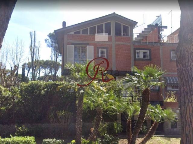 Villetta bifamiliare in vendita di 431 m² in Via Partenio Di Nicea, 39