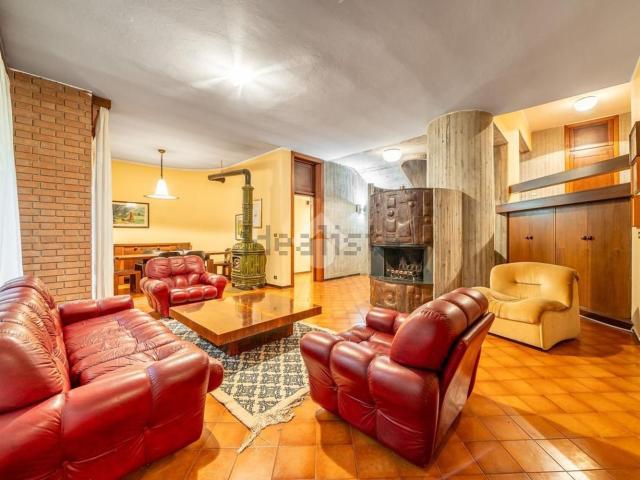 Villetta bifamiliare in vendita di 432 m² in Via della Canalina, 44