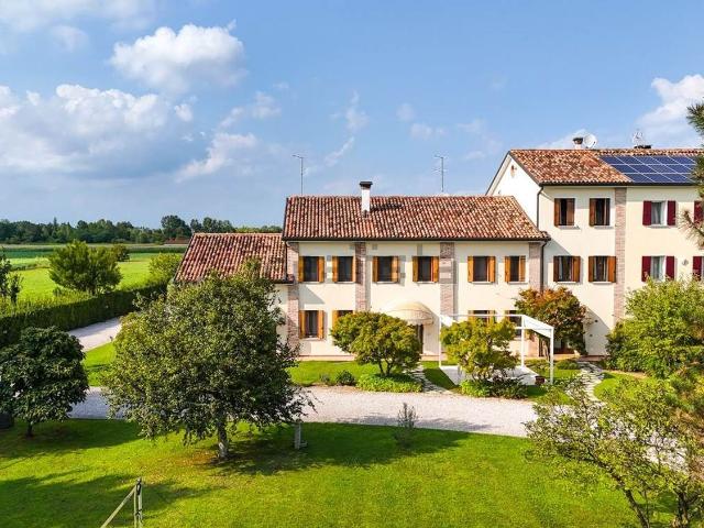 Villetta bifamiliare in vendita di 434 m² in Via Schiavonia, 18