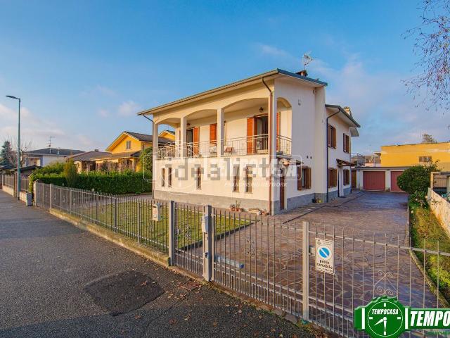 Villetta bifamiliare in vendita di 435 m² in Via Alessandro Scarlatti