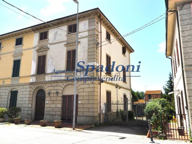 Villetta bifamiliare in vendita di 438 m²